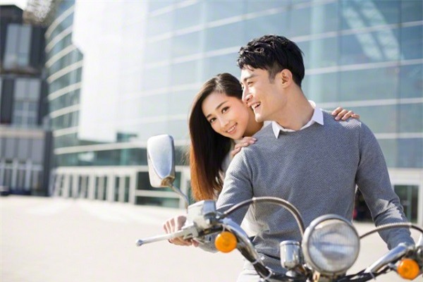 Sững sờ với khuôn mặt mộc của người yêu khi đã tẩy bỏ lớp trang điểm - Ảnh 1.