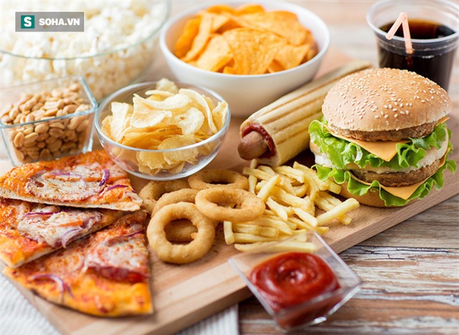 Cho con ăn thực phẩm này, bạn có thể đã bắt chúng ăn 20 loại hóa chất - Ảnh 1.