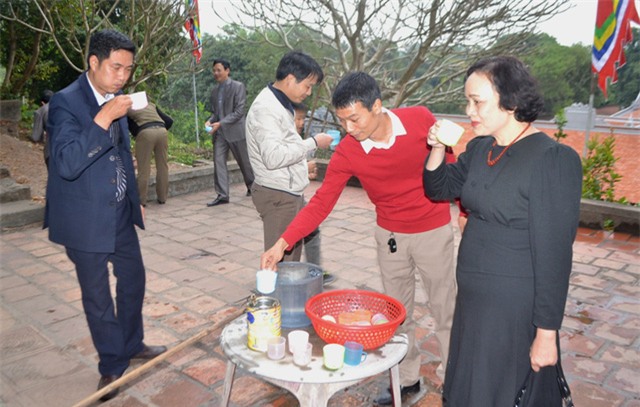 su that ve gieng nuoc hon 700 tuoi "chua bach benh" o con son - 6