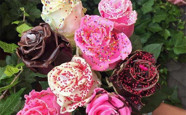 Gần 300.000 đồng cho một bông hồng phủ chocolate trong ngày Valentine