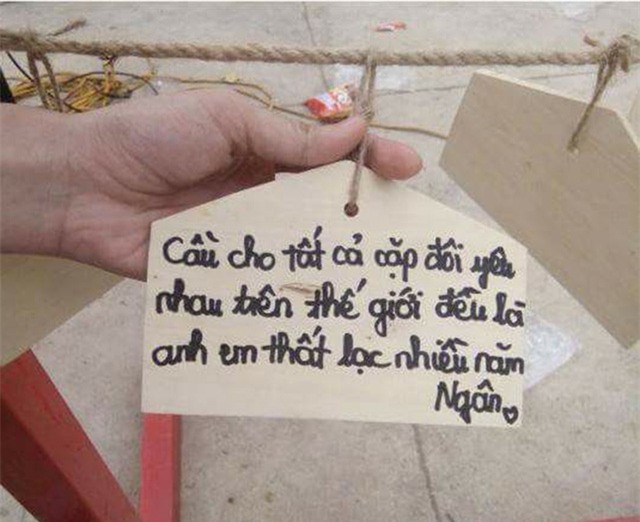 FA thì làm gì ngày Valentine? Chính là ngồi viết ra những lời nguyền như thế này đây.