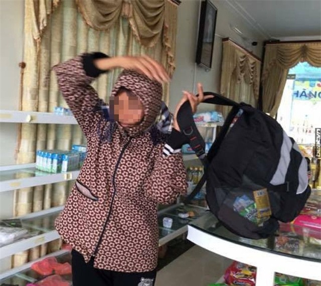 Hình ảnh người phụ nữ được người dân đưa lên mạng cảnh báo là đối tượng bắt cóc trẻ em trước đó.