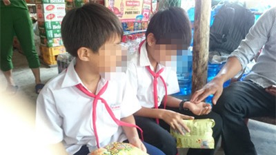 co giao danh hang loat hoc sinh hang tram roi hinh anh 1