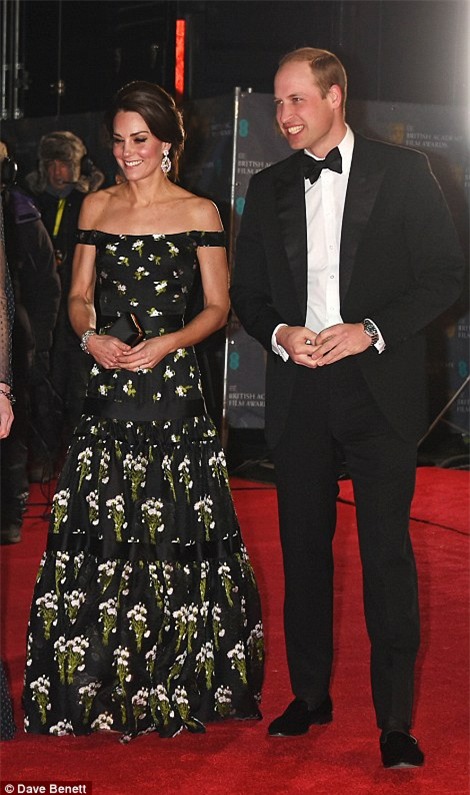 Công nương Kate , Công nương Kate mặc đẹp, Công nương Kate tại thảm đỏ BAFTAs, vợ chồng công nương Anh