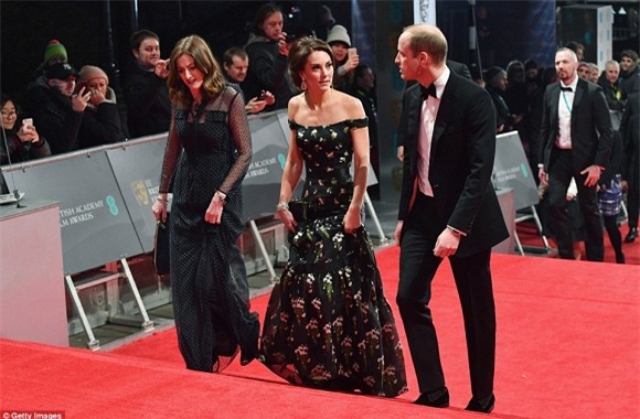 Công nương Kate , Công nương Kate mặc đẹp, Công nương Kate tại thảm đỏ BAFTAs, vợ chồng công nương Anh