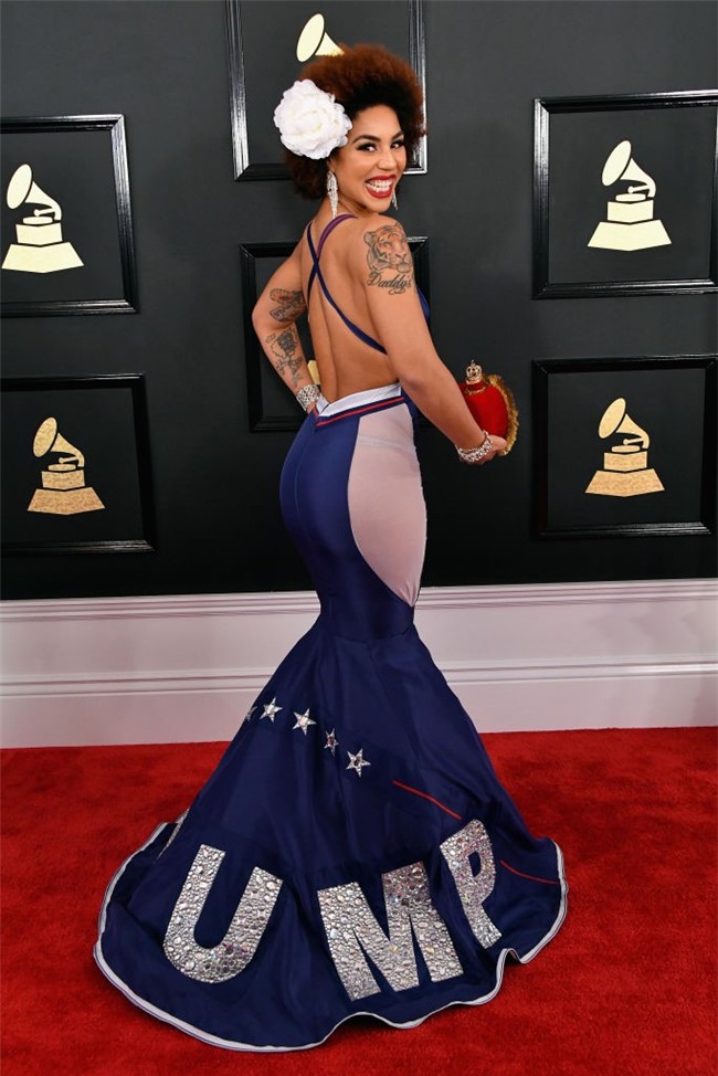 Nhung trang phuc gay soc nhat tham do Grammy 2017 hinh anh 4