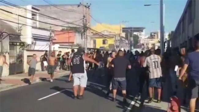 Fan bóng đá bị bắn thủng ngực, chết trong bệnh viện - Ảnh 1.