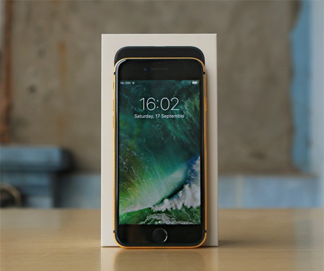 iPhone 7 mạ vàng cho Valentine được chào giá từ 35 triệu đồng - Ảnh 1.