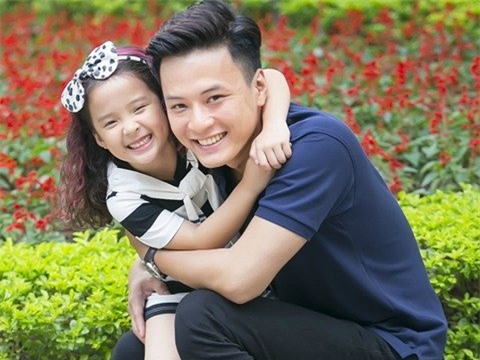 Vợ Hồng Đăng: Có người bảo tôi bỏ chồng đi!