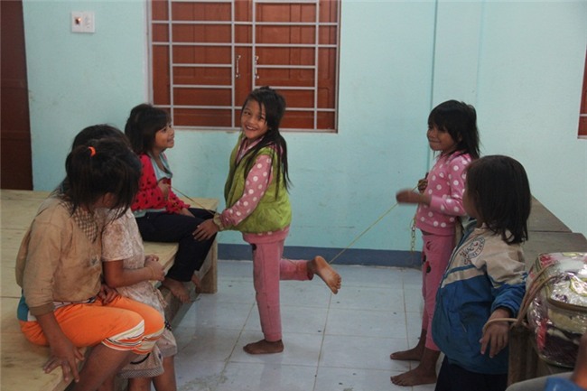 Thầy hiệu trưởng chuyên cứu giúp trẻ mồ côi