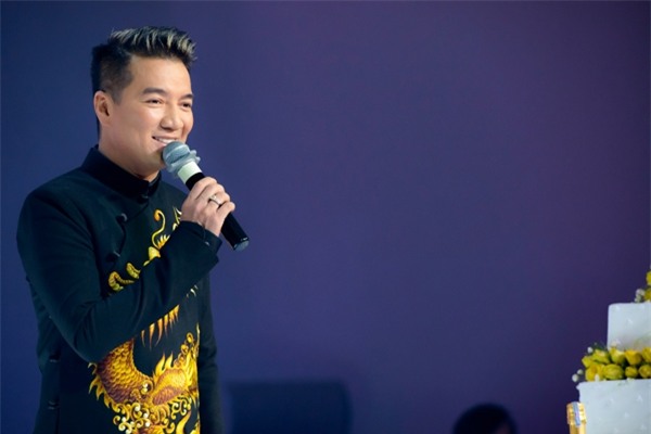 mr-dam-lan-dau-xuat-hien-cung-me-sau-khi-cong-khai-me-no-nan-hang-chuc-ty-7