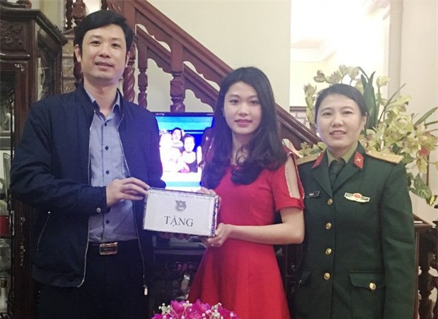 Tốt nghiệp 2 trường đại học, cô gái xứ Thanh đăng ký nhập ngũ