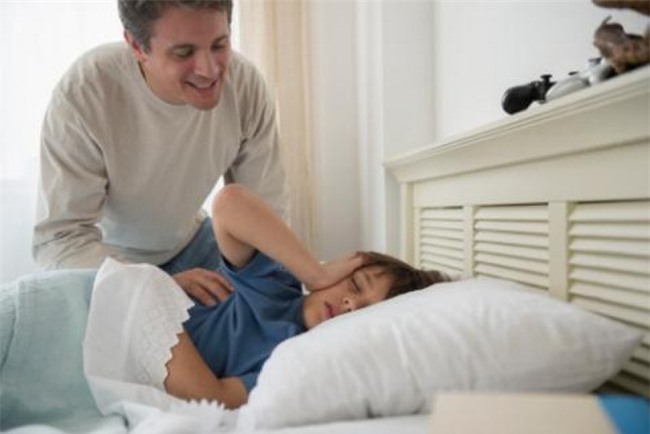 Bị mẹ tung chăn đánh thức vào buổi sáng, cậu bé 14 tuổi cáu kỉnh nhảy lầu tự tử - Ảnh 4.