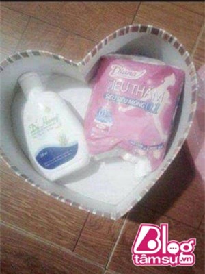 789hoi-nhung-nguoi-do-khong-noi-nhung-nguoi-kho-do-346985-mon-qua-y-nghia-cho-142-300x400