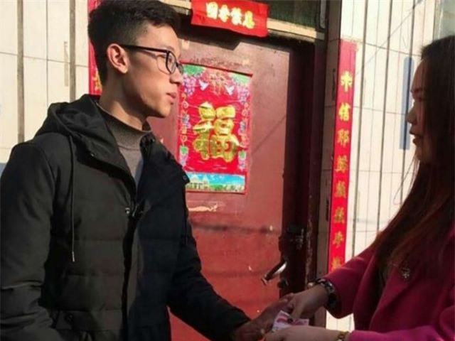 Nam sinh được thưởng 33 triệu đồng dù làm hỏng xe BMW - 1