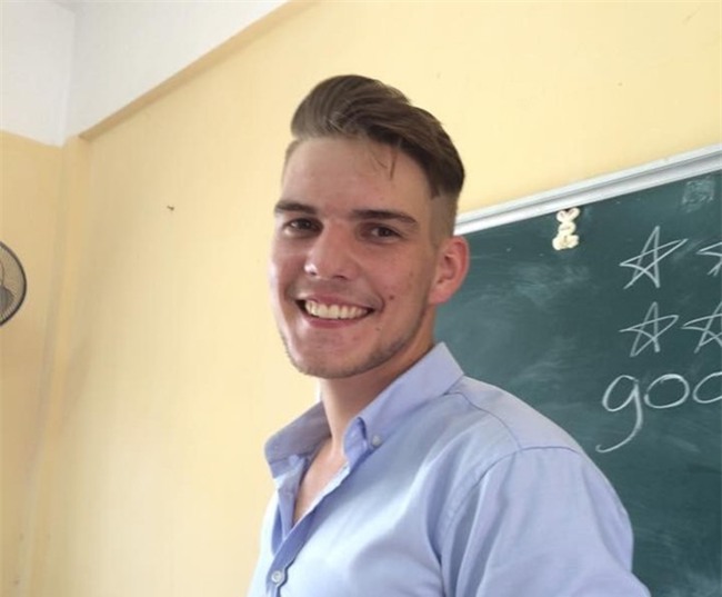 Thầy giáo bất ngờ nổi tiếng vì giống David Beckham - Ảnh 3.