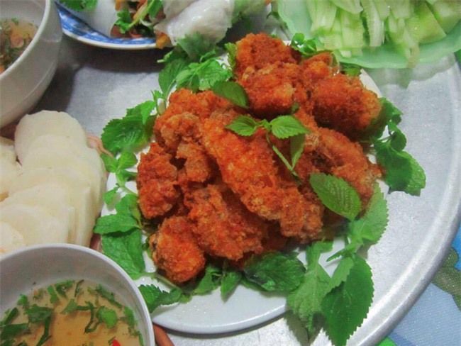 Hỏi thế gian Valentine là chi mà người rộn ràng khoe hoa quà sang chảnh, người chiếc bóng 1 mình bên củ khoai lang - Ảnh 17.