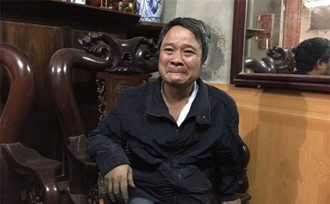 Kẻ dùng dao đâm người cứu nạn có hành vi