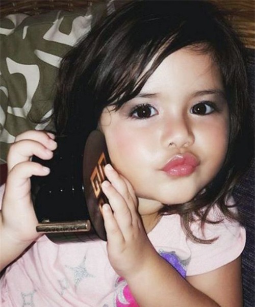 chet cuoi voi nhung hinh anh hai huoc khi de cho cac con tu trang diem - 12