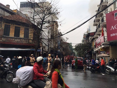 chay lon tren pho co ha noi, 1 nguoi tu vong - 4