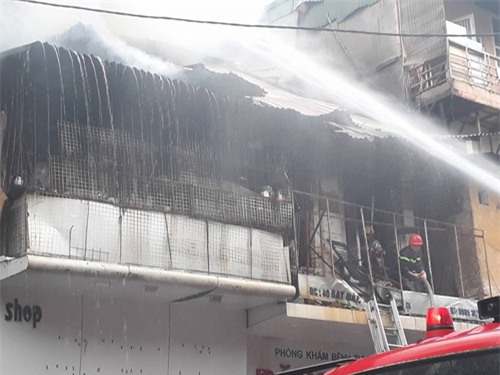 chay lon tren pho co ha noi, 1 nguoi tu vong - 9