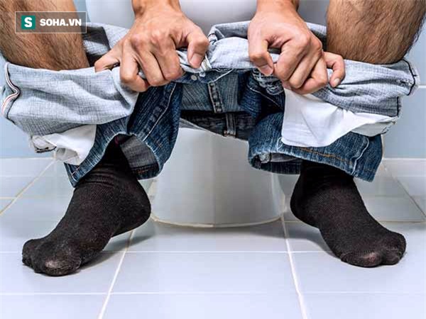 Những dấu hiệu giúp tự nhận biết sớm ung thư đại tràng: Đừng lờ đi dù chỉ là 1 dấu hiệu - Ảnh 1.