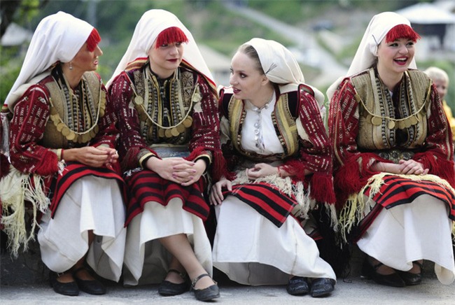 Cùng ngắm thêm 22 bộ váy cưới truyền thống tuyệt đẹp trên toàn thế giới - Ảnh 5.