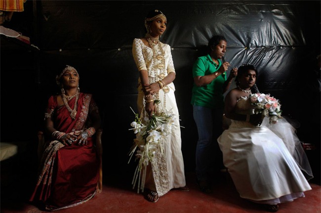 Cùng ngắm thêm 22 bộ váy cưới truyền thống tuyệt đẹp trên toàn thế giới - Ảnh 7.