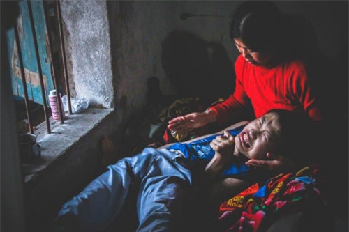 noi am anh cua co giao chu nhiem ve cau hoc tro mac benh la - 4