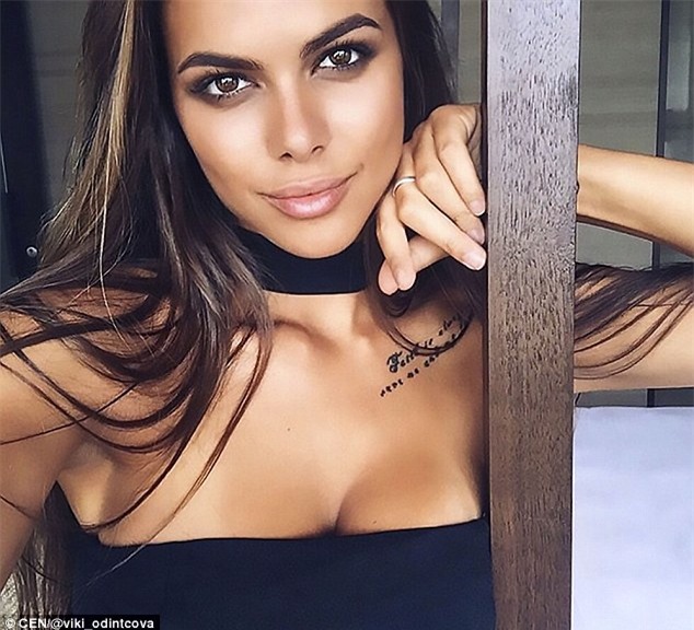 Tin tưởng 100% vào bạn trai, người mẫu Nga liều mình đánh đu trên mép tòa nhà chọc trời ở Dubai - Ảnh 6.