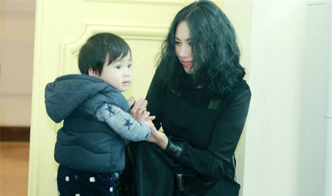 Nhan sắc mặn mà người vợ bí mật của Tùng Dương