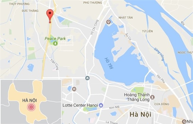Dan duoi chan xe betong can tu vong co gai di xe tay ga hinh anh 3