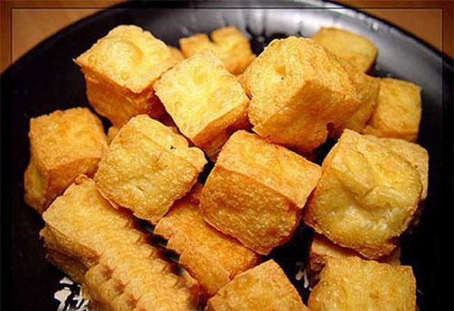 Chỉ nhờ bí kíp này, đậu rán giòn rụm, vàng ươm, nhìn là thấy ngon hơn ngoài hàng - Ảnh 1.