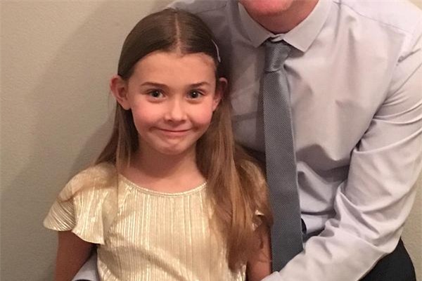Chân dung Chloe Bridgewater - bé gái 7 tuổi nổi tiếng vì viết thư xin việc tới Google trong thời gian gần đây.