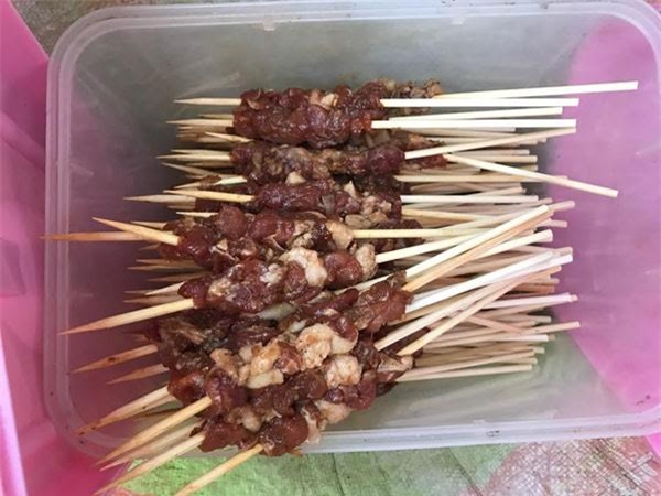 Thịt nướng siêu rẻ 10 ngàn/4 xiên: Ngon vô đối, tràn vỉa hè