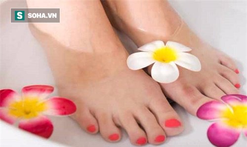 Công dụng “trời ban” của oxy già: Phụ nữ nào cũng cần phải có trong nhà - Ảnh 2.