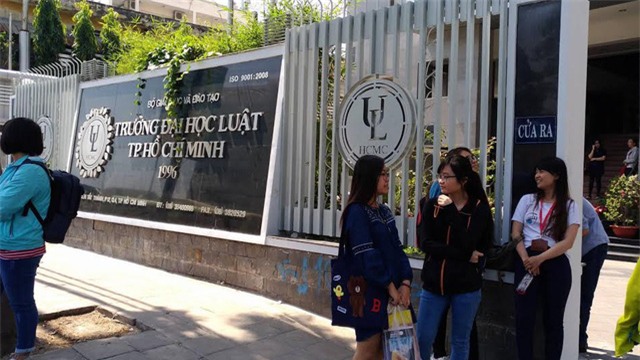 Vụ nữ sinh dùng sách photo bị kỷ luật: Còn cái nghĩa thầy trò, đâu chỉ có mỗi quan hệ mua bán - Ảnh 2.