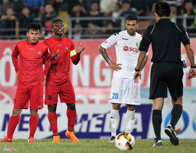 Trọng tài V.League bị uy hiếp ở Lạch Tray - Ảnh 4.