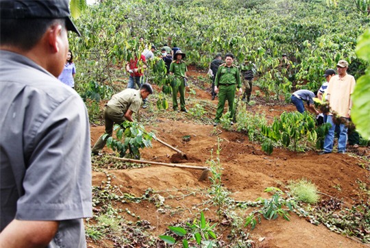 tham an rung dong lam dong: cung nguoi tinh chon giau xac chong roi dang tin tim kiem - 4