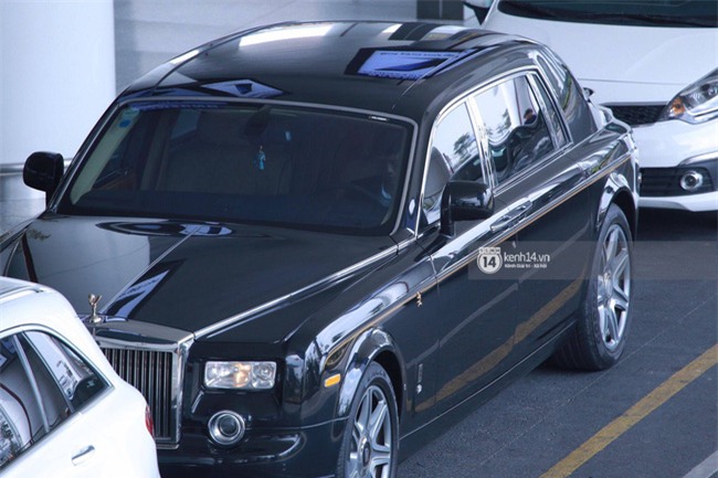 Cận cảnh dàn siêu xe chờ đón G-Dragon và Seungri tại sân bay Nội Bài - Ảnh 1.