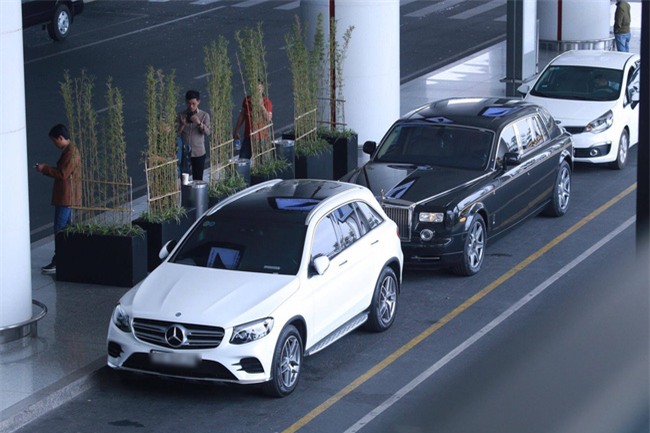 Cận cảnh dàn siêu xe chờ đón G-Dragon và Seungri tại sân bay Nội Bài - Ảnh 6.