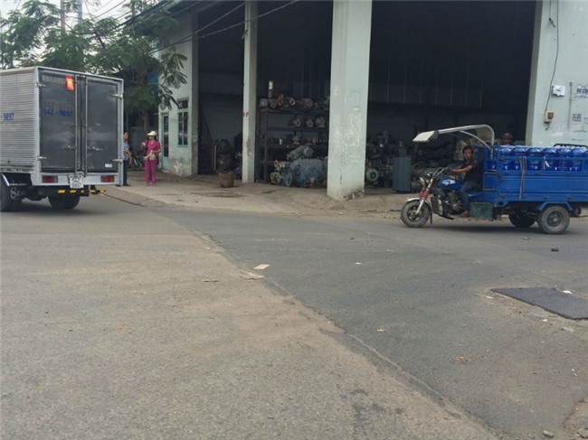 Nhân chứng kể lúc 2 mẹ con bị cướp, ngã xuống đường thương vong