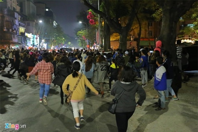 Ve si dung dui cui de giai toa dam dong cho Seungri hinh anh 2