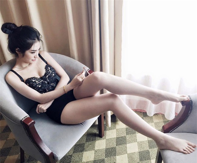 ban-gai-sexy-chan-dai-the-nay-bao-sao-ngo-kien-huy-si-me-suot-7-nam-blogtamsuvn0