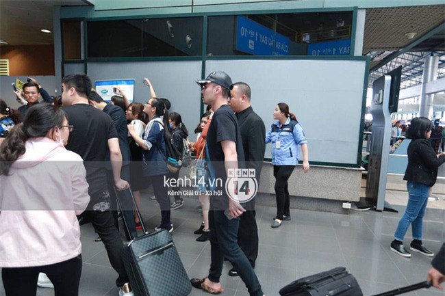 Cập nhật: Seungri diện áo sơ mi trắng soái ca, xuất hiện cực cool ngầu tại sân bay - Ảnh 16.