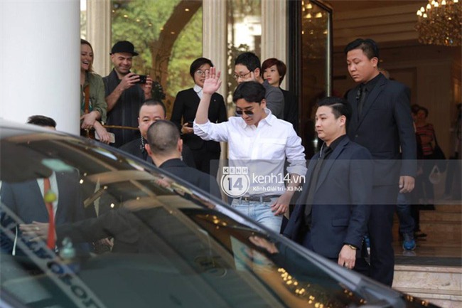 Cập nhật: Seungri diện áo sơ mi trắng soái ca, xuất hiện cực cool ngầu tại sân bay - Ảnh 25.