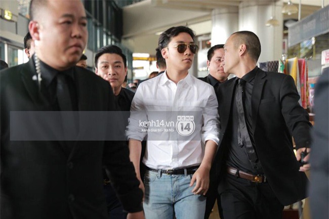 Cập nhật: Seungri diện áo sơ mi trắng soái ca, xuất hiện cực cool ngầu tại sân bay - Ảnh 9.