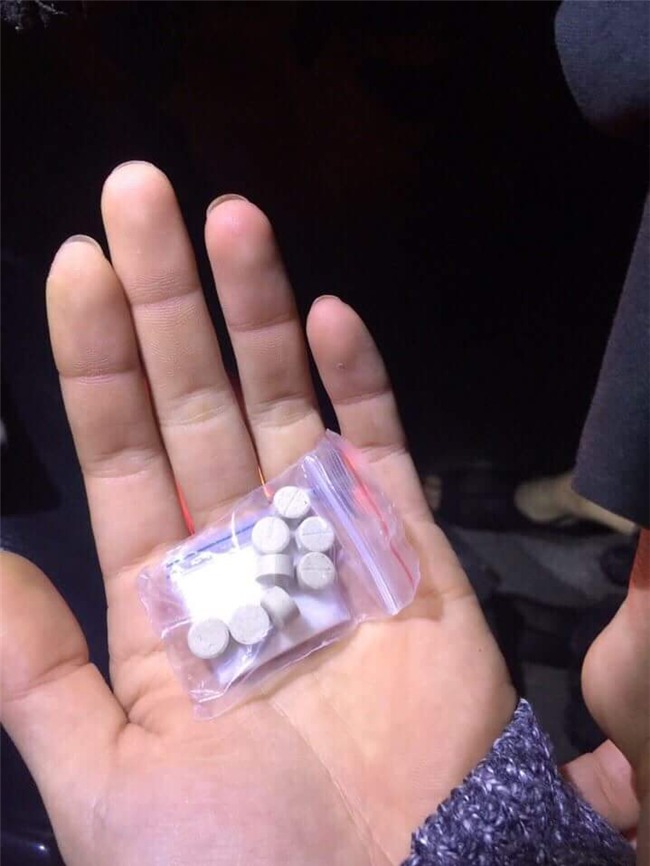 hotgirl mang thuoc lac di bar, gap ngay cscd hinh anh 2