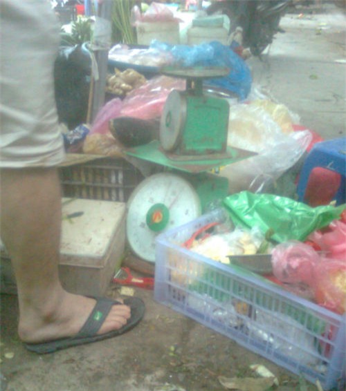 Muôn kiểu cân điêu, bán thiếu ‘móc túi’ người mua hàng