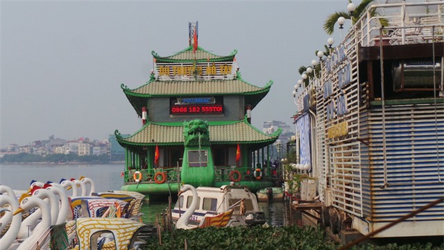 Nhiều Nhà nổi, du thuyền hoang lạnh trước ngày di dời (ảnh Trọng Trinh)